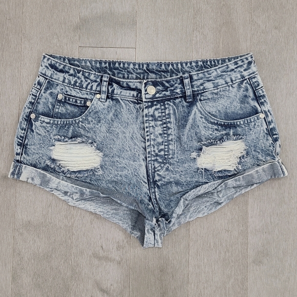 Acid Wash Cuffed Denim Cutoff Shorts - Picture 6 of 6